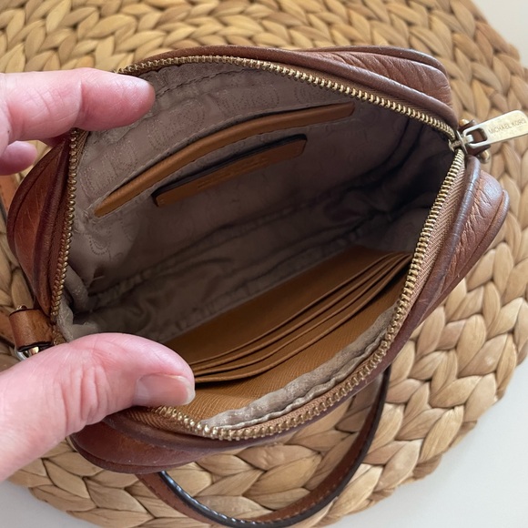 Older Michael Kors leather crossbody - Picture 4 of 4